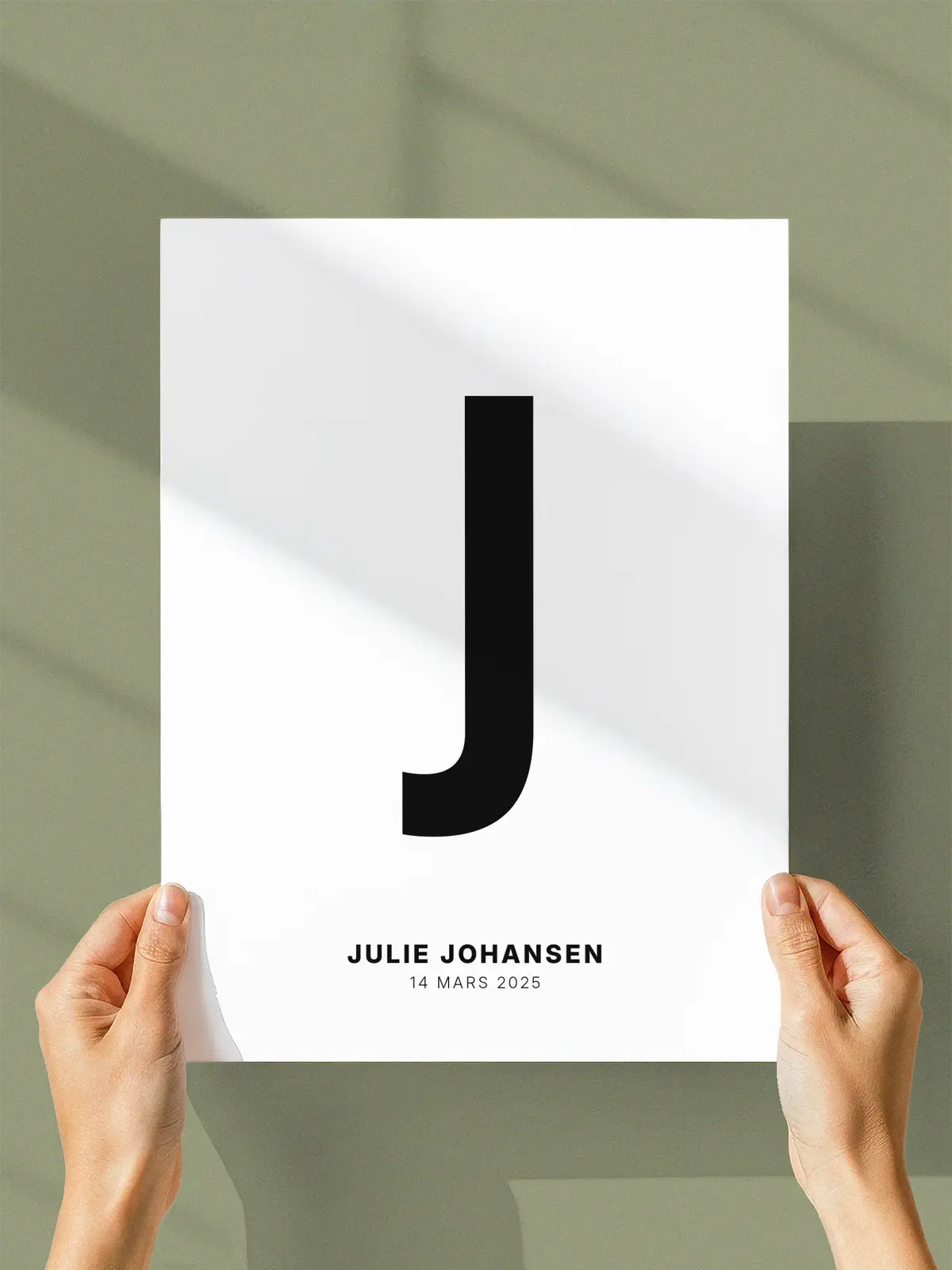 J – Personlig bokstavplakat med egen tekst