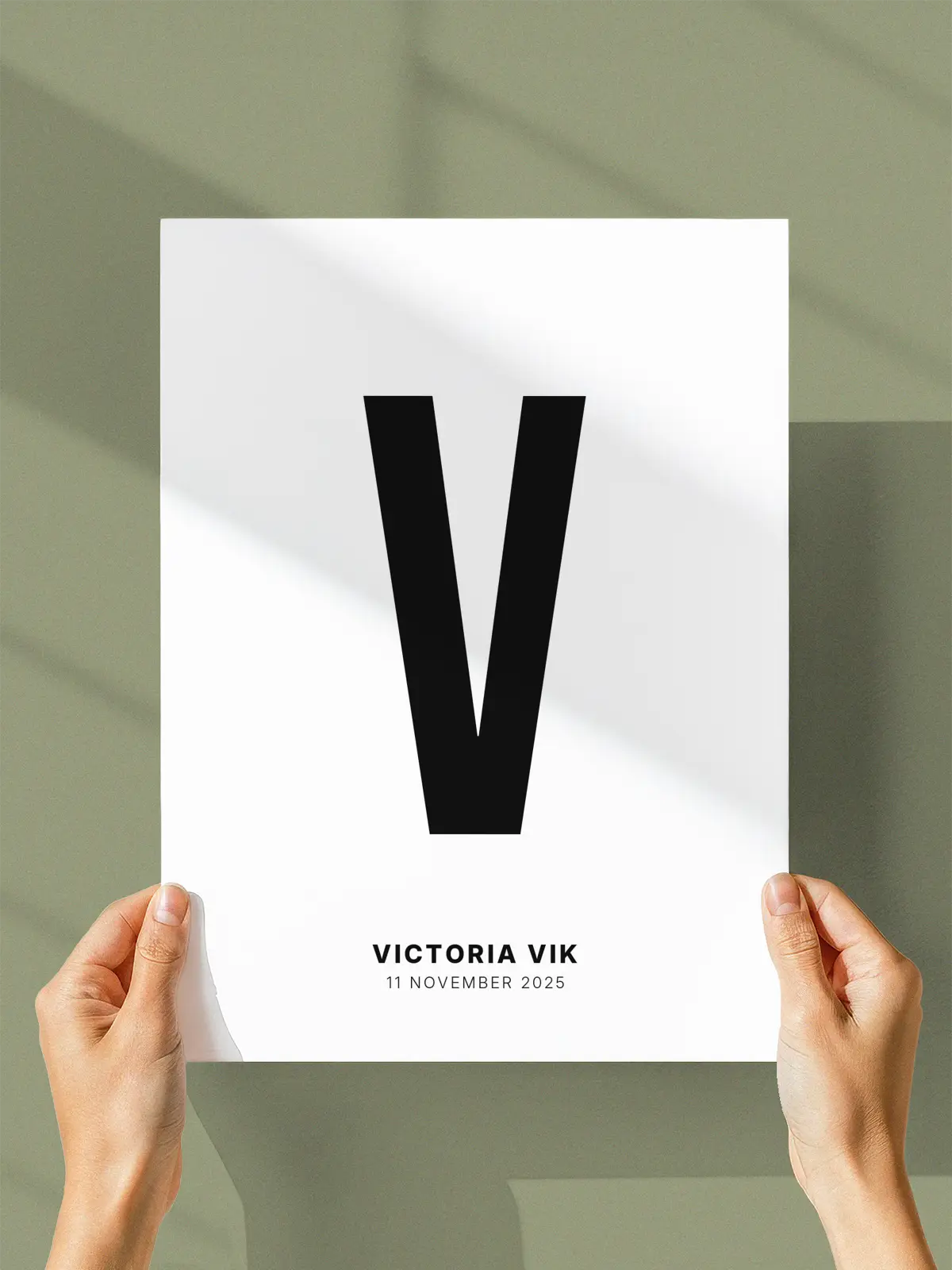 V – Personlig bokstavplakat med egen tekst