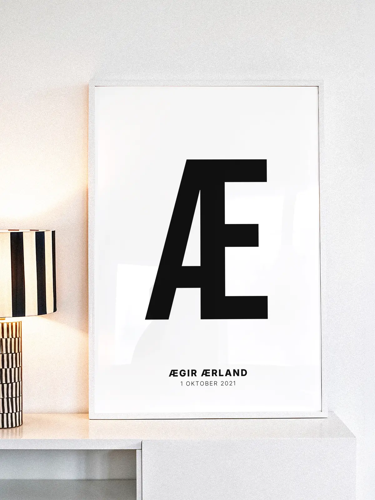 Æ – Personlig bokstavplakat med egen tekst