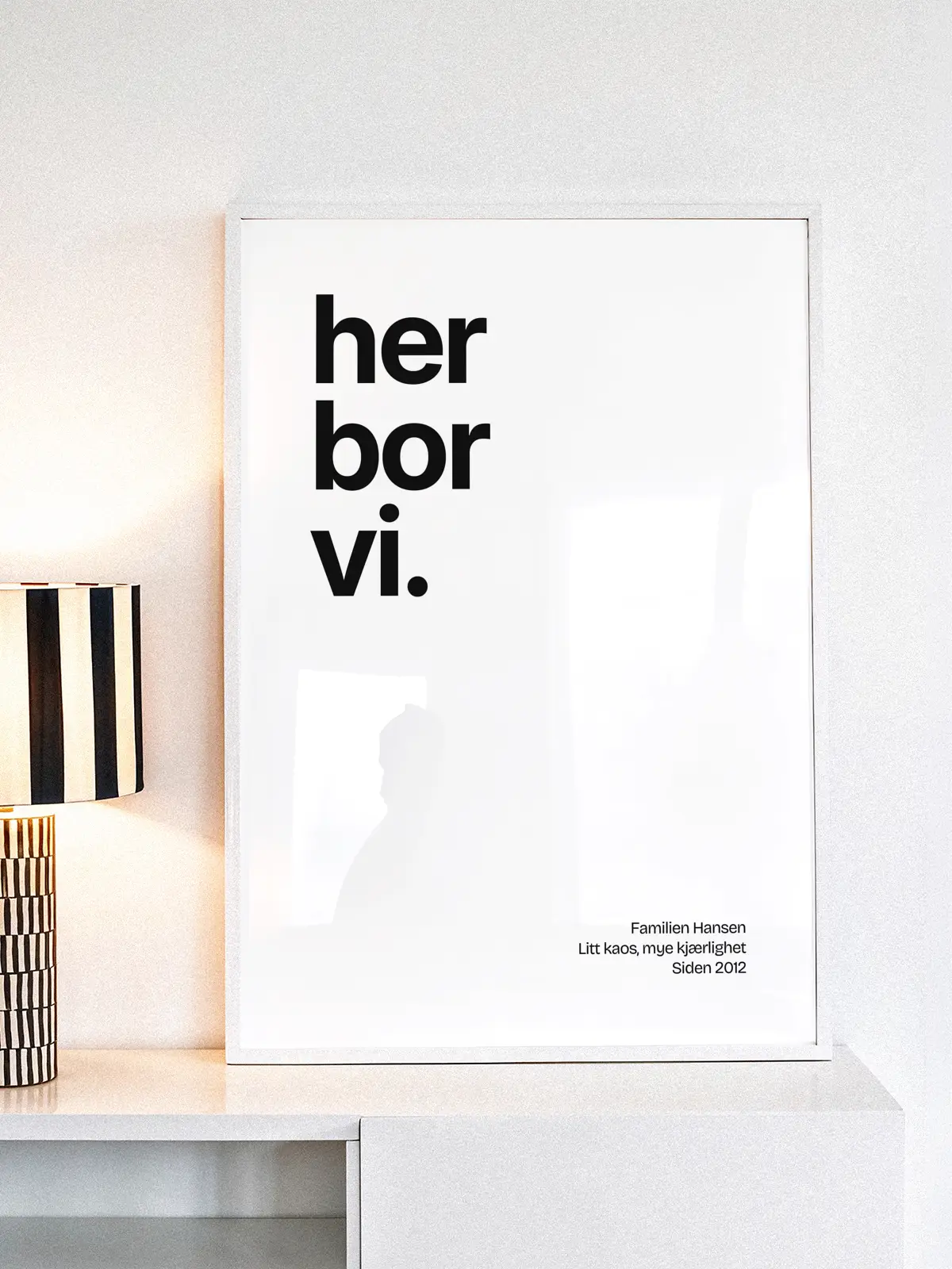 Her bor vi