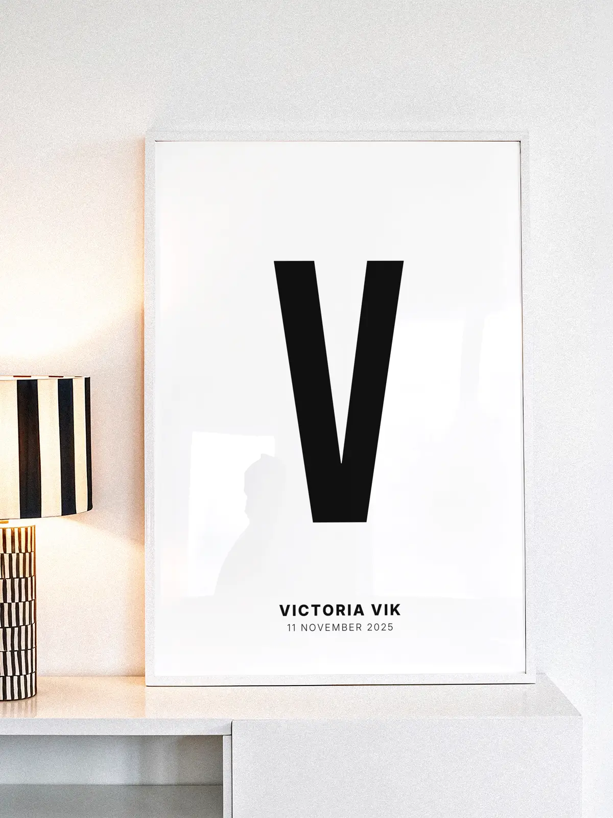 V – Personlig bokstavplakat med egen tekst